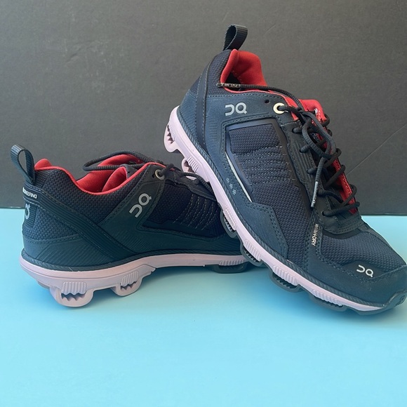 On Running Women’s Cloud Runner Winter Edition - Gray, Red, & Light Lavender - Picture 4 of 11